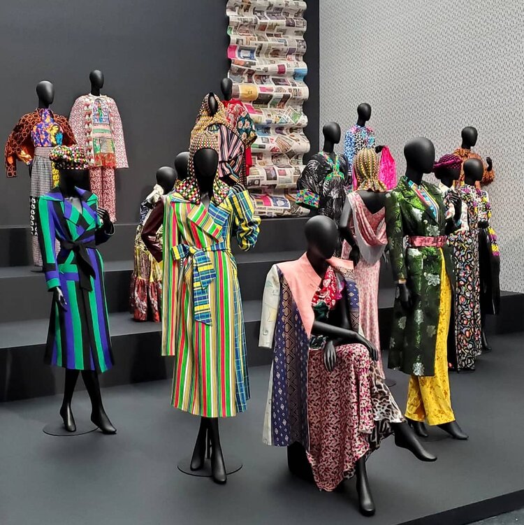 Mannequins wearing Duro Olowu’s designs in DURO OLOWU. From the exhibition DURO OLOWU: SEEING CHICAGO at The MCA Chicago  Feb 29–Sep 27, 2020